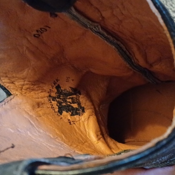 TANNER MARK BOOTS, SIZE 4 GIRLS, BLACK, AND GRAY. YOUTH SIZE 4. - Picture 6 of 8